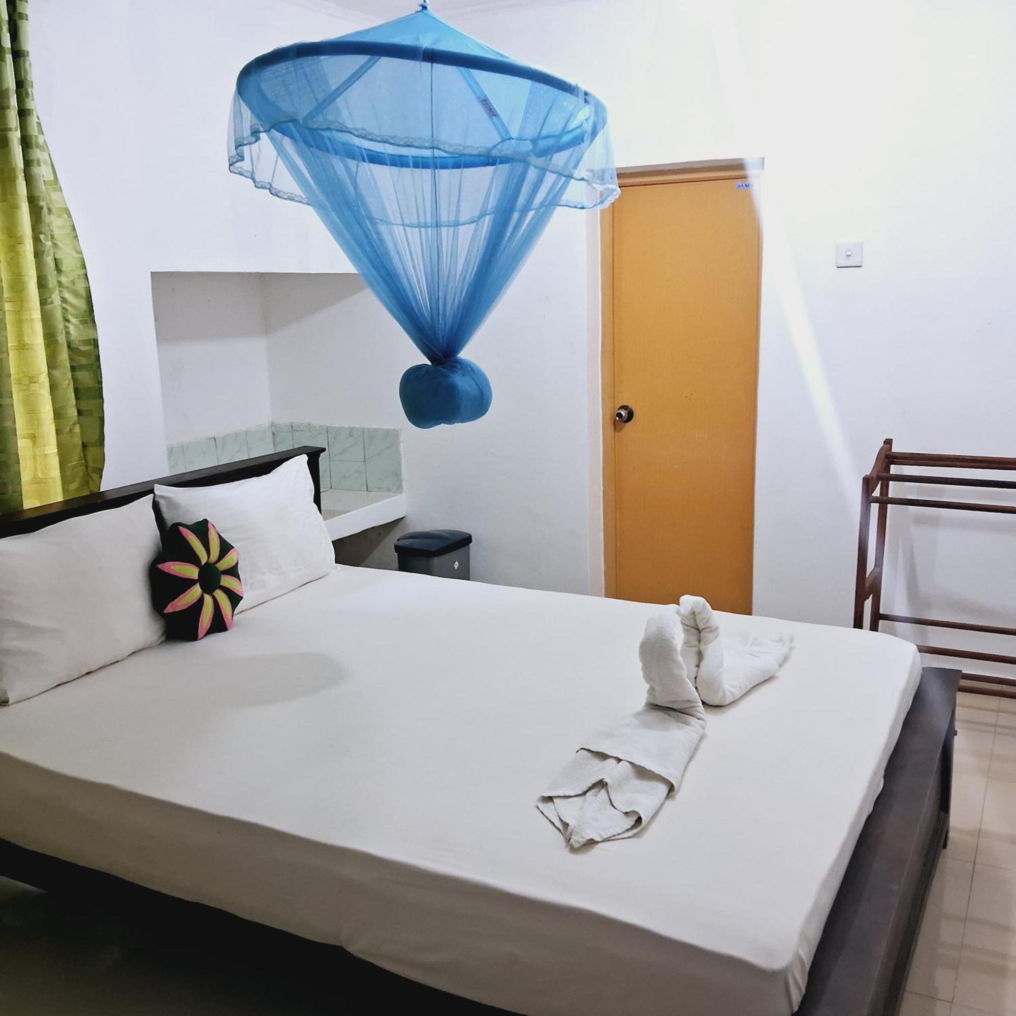 Sanjana Home Stay Хабарана Экстерьер фото