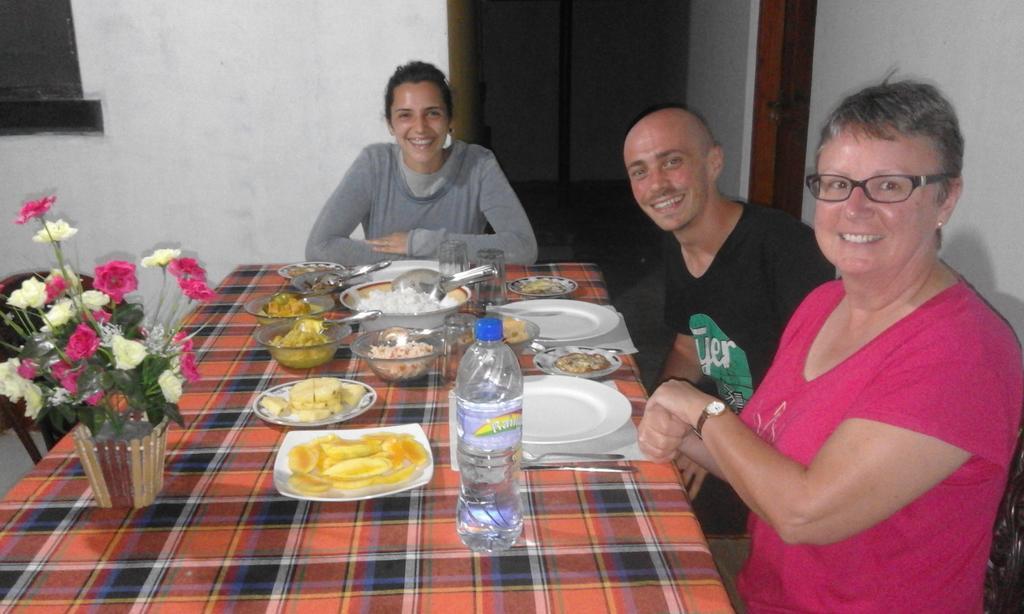 Sanjana Home Stay Хабарана Экстерьер фото