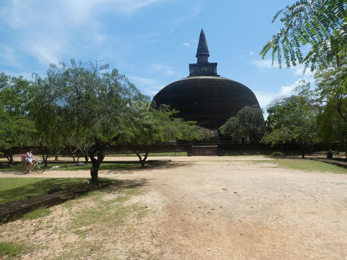 Sanjana Home Stay Хабарана Экстерьер фото